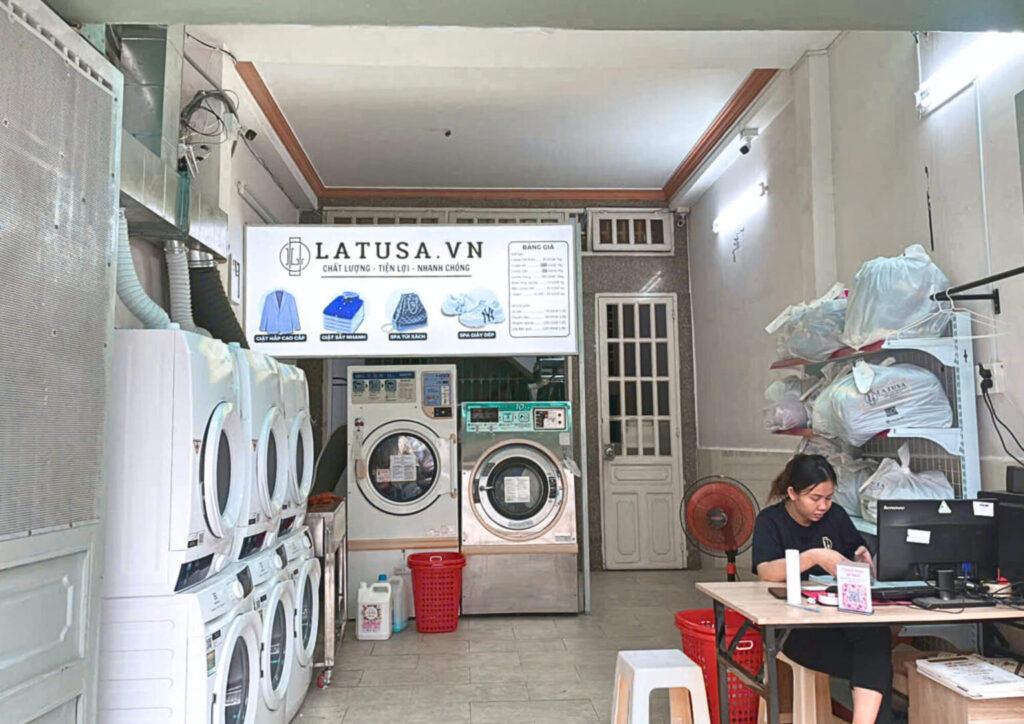 Máy giặt cho tiệm giặt ủi hiện nay ưu tiên chọn kiểu lồng ngang