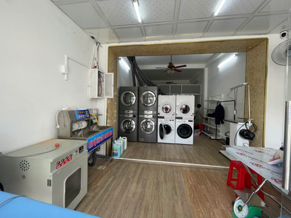 Cửa hàng giặt sấy kết hợp dịch vụ sửa quần áo giải pháp chăm sóc trang phục toàn diện